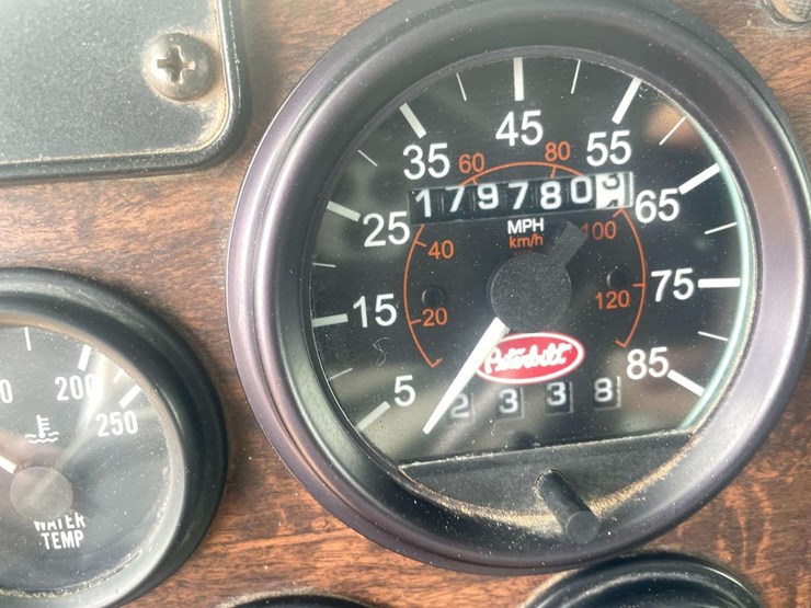1994-peterbilt-378-image-28