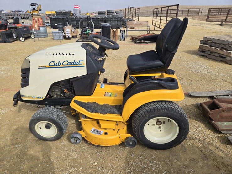 cub-cadet-gt2544-image-2