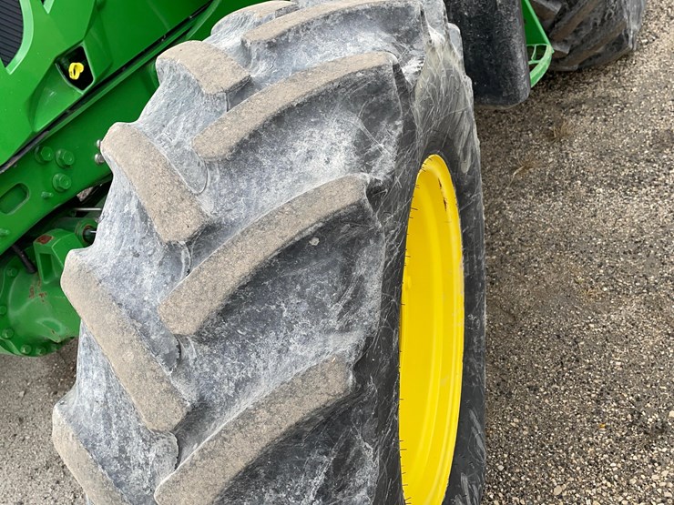 2020-john-deere-6110m-image-4