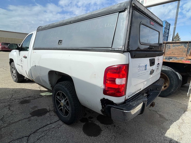 #1429-•-2008-white-chevy-silverado-(has-wi-title)-(of)-image-5