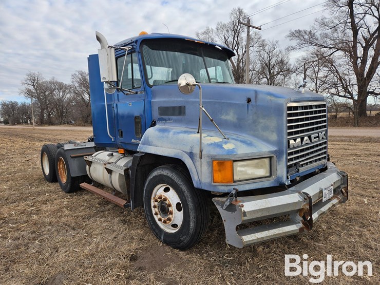 2000-mack-ch613-image-3