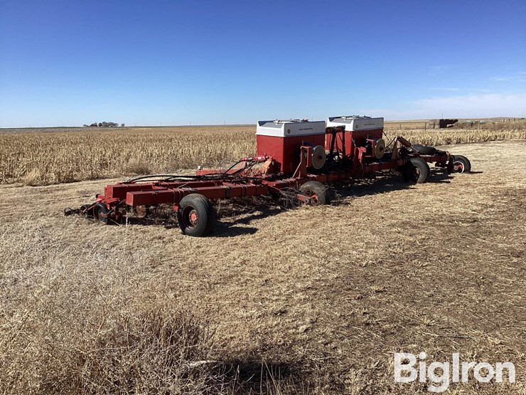 case-ih-16r30-planter-image-3