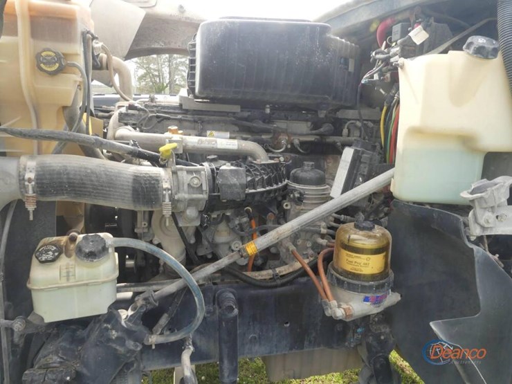 2016-freightliner-122sd-image-9