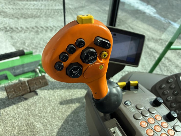 2013-john-deere-s680-image-102