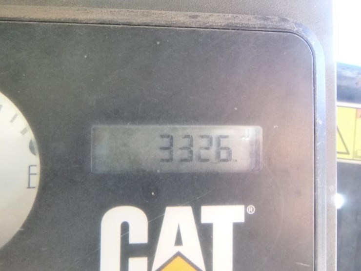 2010-caterpillar-246c-image-31