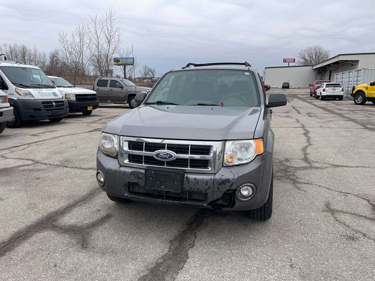 2011-ford-escape-image-2