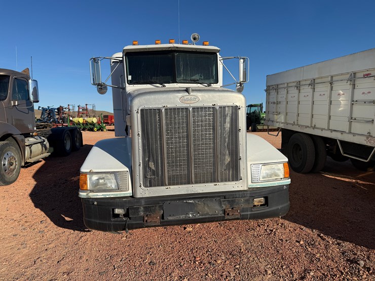 1993-peterbilt-377-image-2