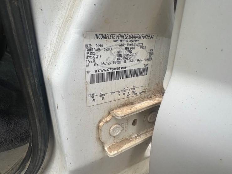 ford-f350-xlt-image-38