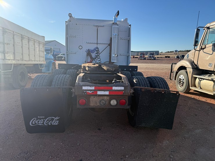 1993-peterbilt-377-image-5