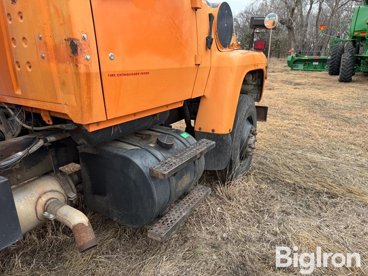 1990-ford-lt8000-image-9