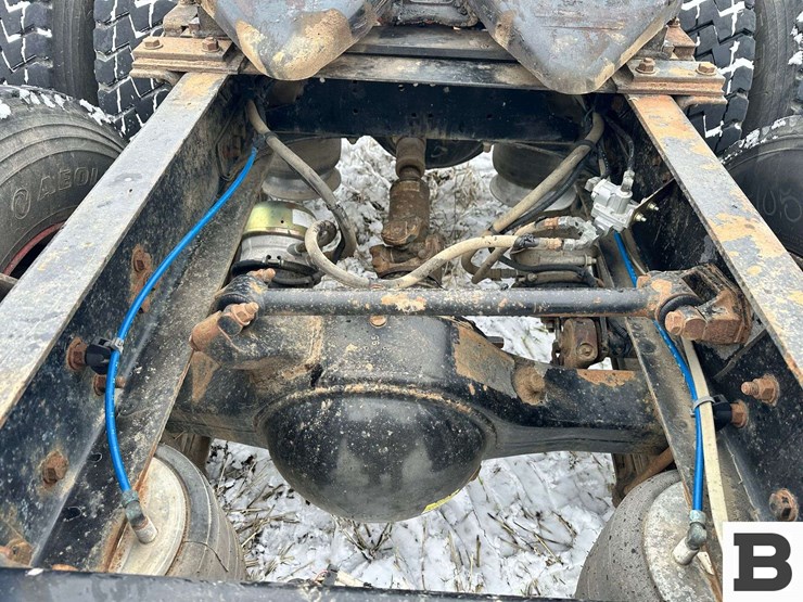 1999-freightliner-fld120-image-62