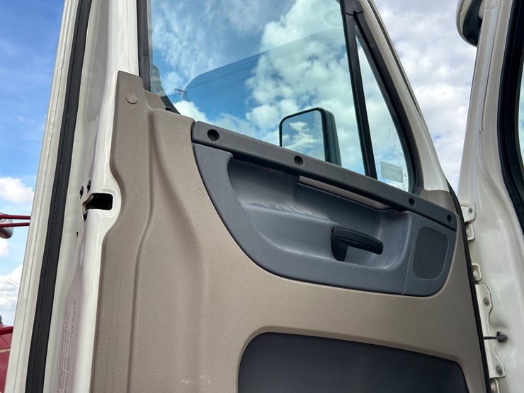 #37236-•-2016-freightliner-cascadia-t/a-daycab-truck-tractor-3akjgedv4gdhc4172-inv#-37236-image-38