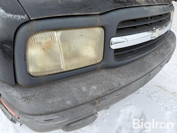 2003-chevrolet-tracker-image-10