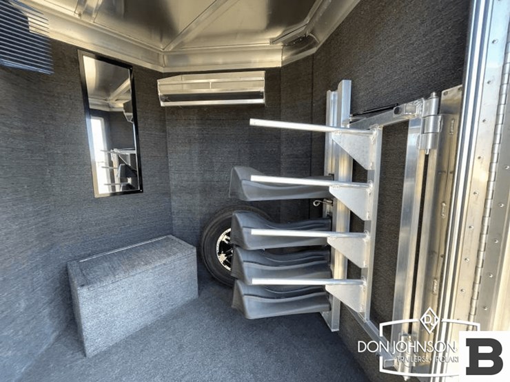 2024-featherlite-9400-74pt-4-h-horse-trailer-image-23