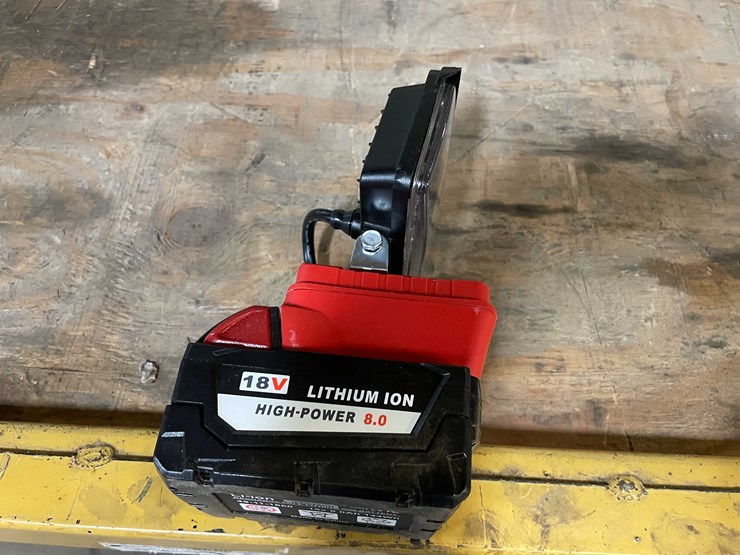 #2305-•-milwaukee-compatible-18-volt-led-worklight-with-8.0ah-battery-(pr11)-image-6