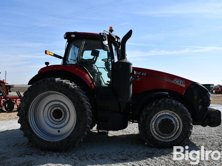 2021-case-ih-magnum-250-image-4