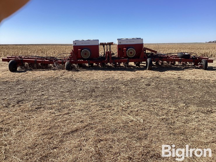 case-ih-16r30-planter-image-2