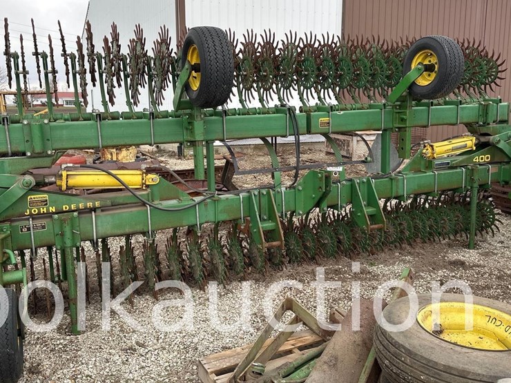 john-deere-400-image-1