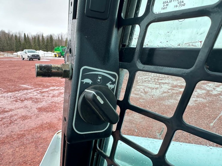 2015-bobcat-t590-image-48