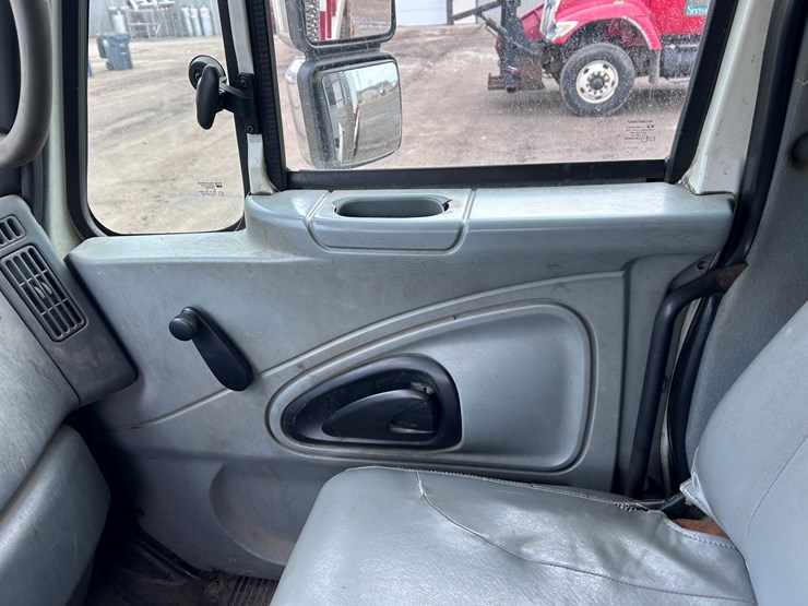 international-7400-image-41