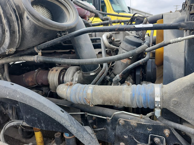 tag-#285,-freightliner-semi-image-31