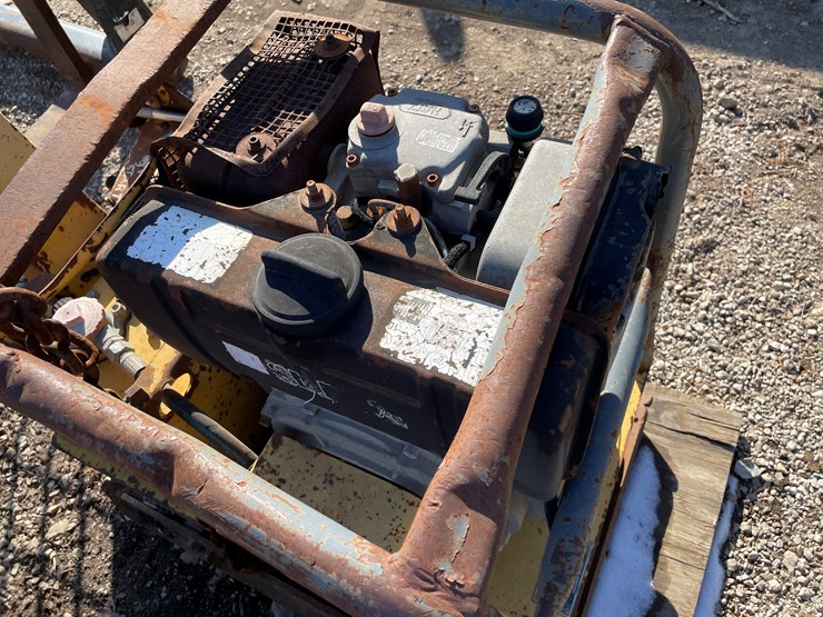 #6103-•-vibromax-at-45-heavy-duty-plate-compactor-image-4