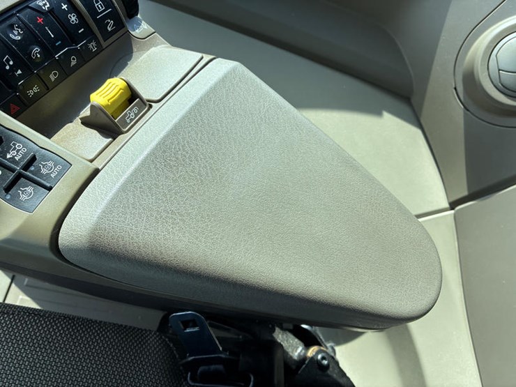 2023-john-deere-8rx-370-image-89