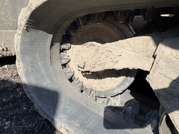 2019-new-holland-c237-image-17