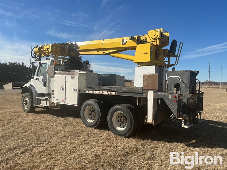 2009-freightliner-m2-106-image-7