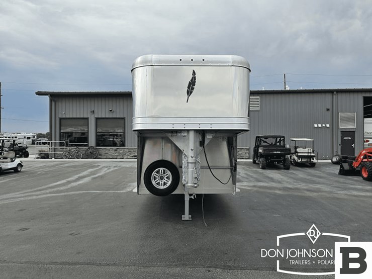 2024-featherlite-9600-74pt-4-h-gooseneck-horse-trailer-image-4