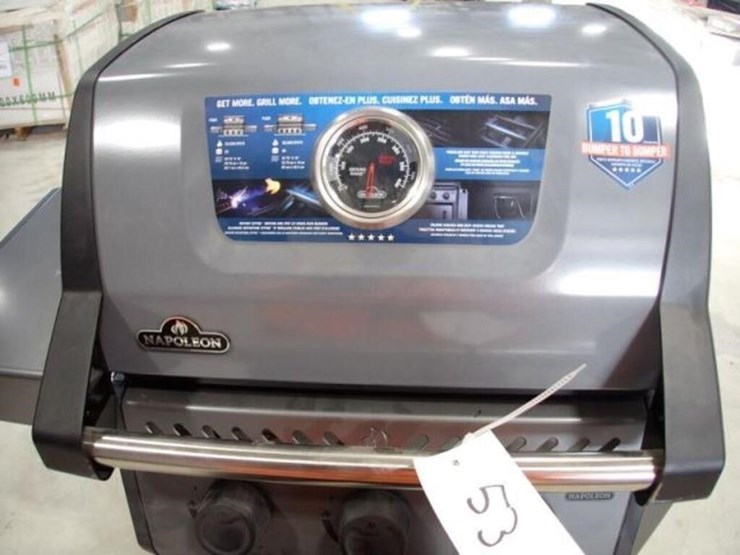 napoleon-f365-3-burner-natural-gas-bbq-image-5