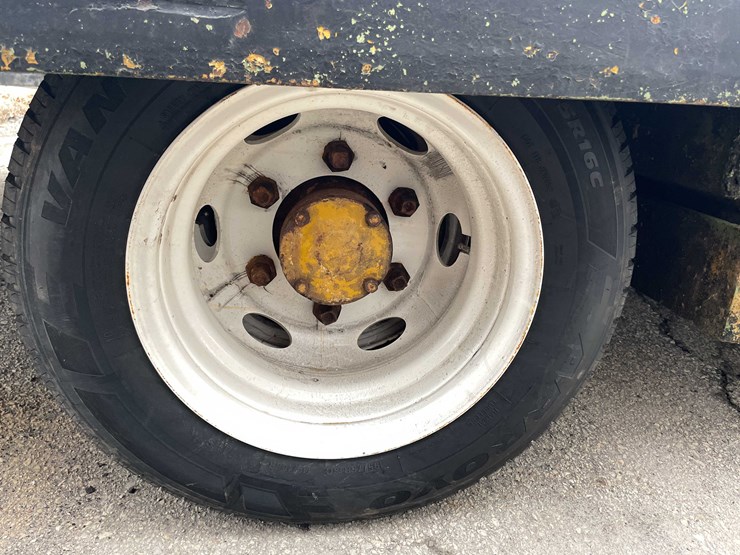 #1434-•-1977-miller-tilt-bed-trailer-(has-wi-title)-(of)-image-11