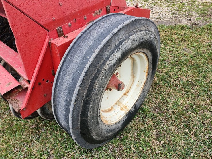 tag-#149,-ih-500-grain-drill-image-10