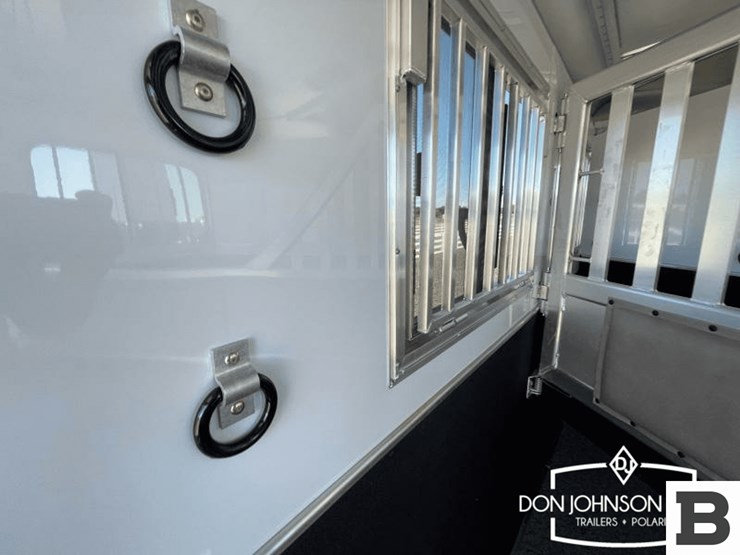 2025-featherlite-9400-72pt-2-horse-horse-trailer-image-18