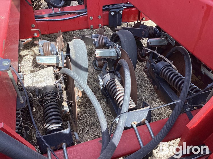 case-ih-sdx2230-air-seeder-w/adx2230-air-cart-image-18