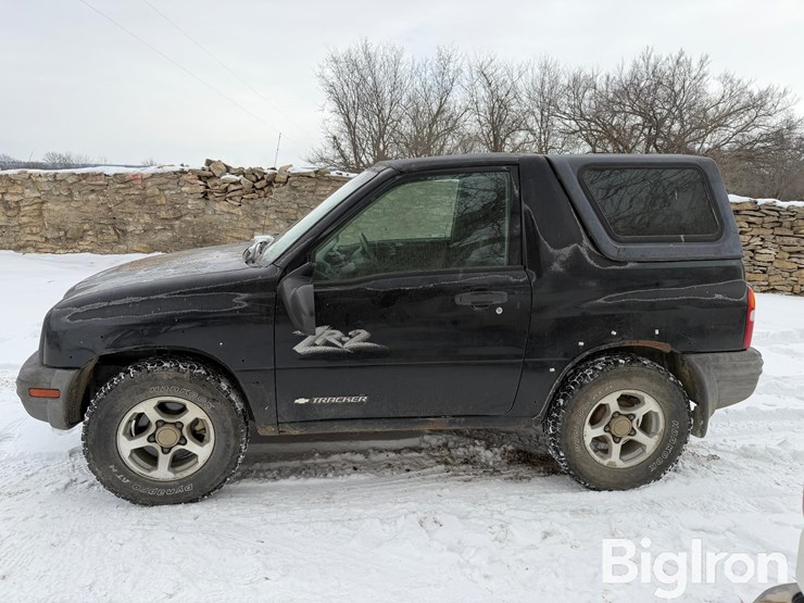 2003-chevrolet-tracker-image-8