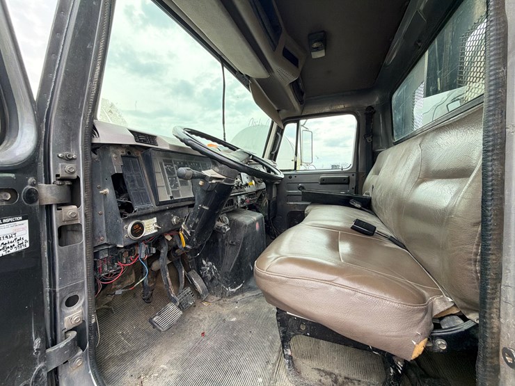 1996-international-4700-image-5