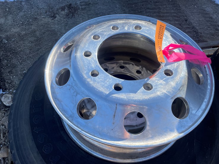 #6004-•-(2)-firestone-11r22.5-tires-on-10-bolt-rims-image-3