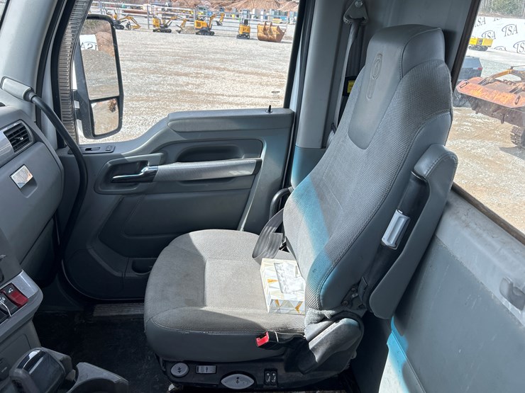 2017-kenworth-t680-image-77