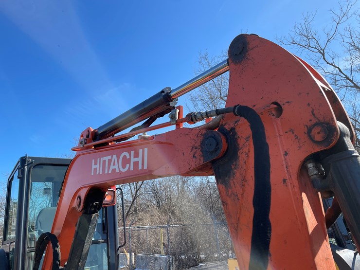 hitachi-zx30u-image-15