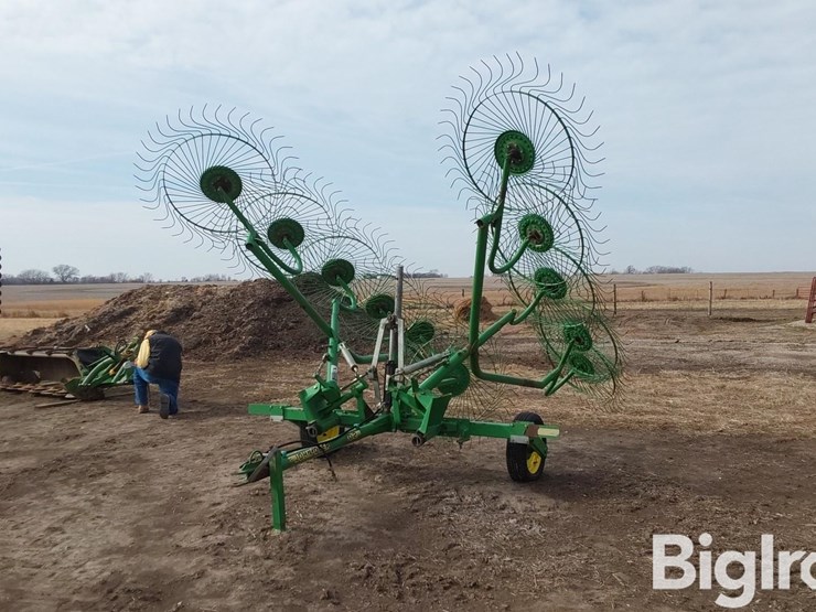 john-deere-702-image-1