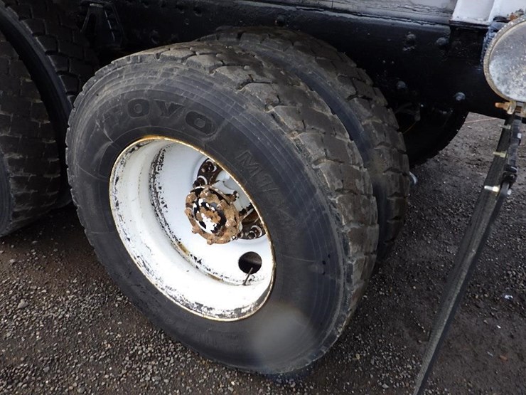 2007-peterbilt-335-image-33