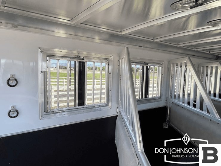 2024-featherlite-9400-74pt-4-h-horse-trailer-image-18