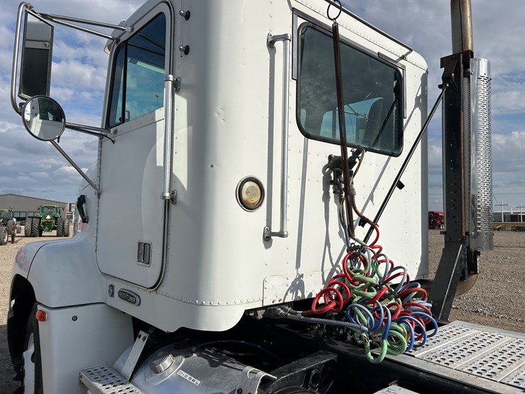#39248-•-2000-freightliner-fd1-t/a-single-cab-truck-tractor-1fuy3mcb2ylb03327-image-32