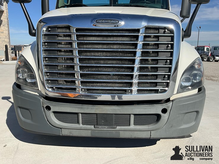 2018-freightliner-cascadia-125-image-9