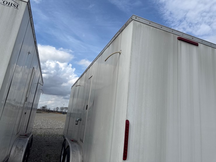 #38234-•-2012-comforts-of-home-22'-t/a-(3)-stall-mobile-shower-&-bathroom-4c9tn2225cm081303-inv#-38234-image-6