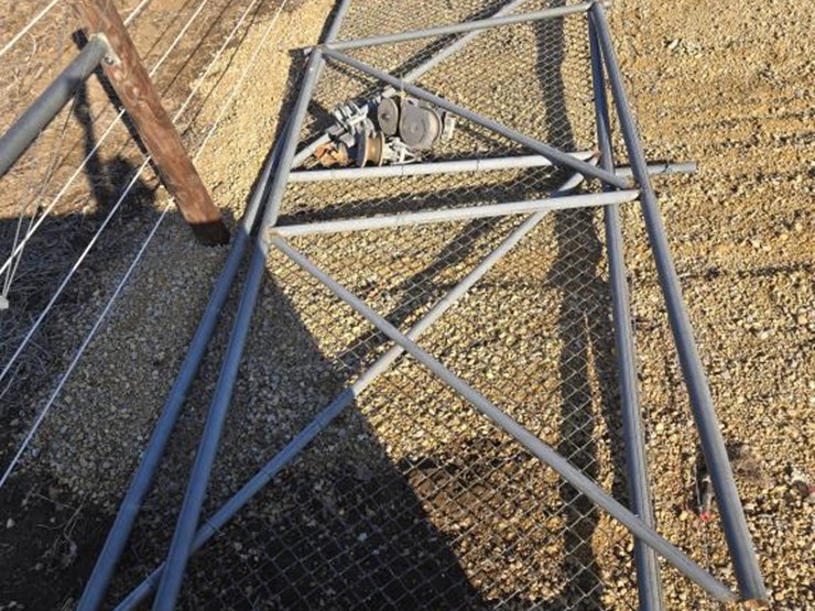 #8062-•-32'-galvanized-chain-link-rolling-gate-w/-rollers-image-4