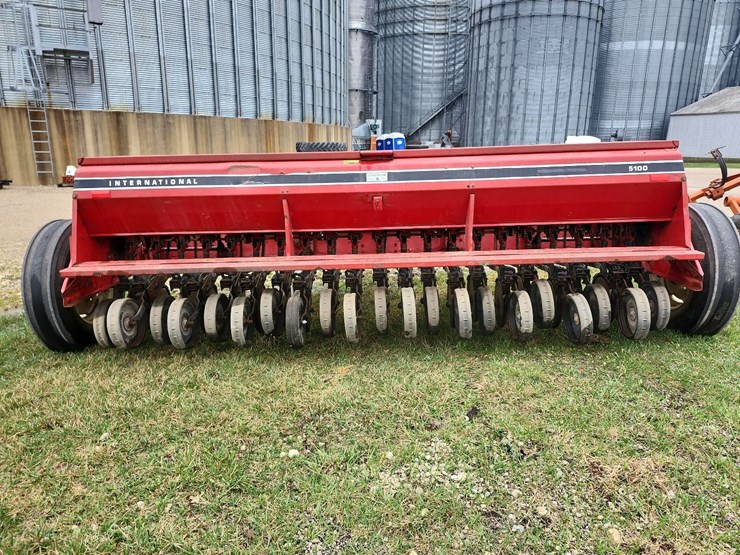 tag-#149,-ih-500-grain-drill-image-7