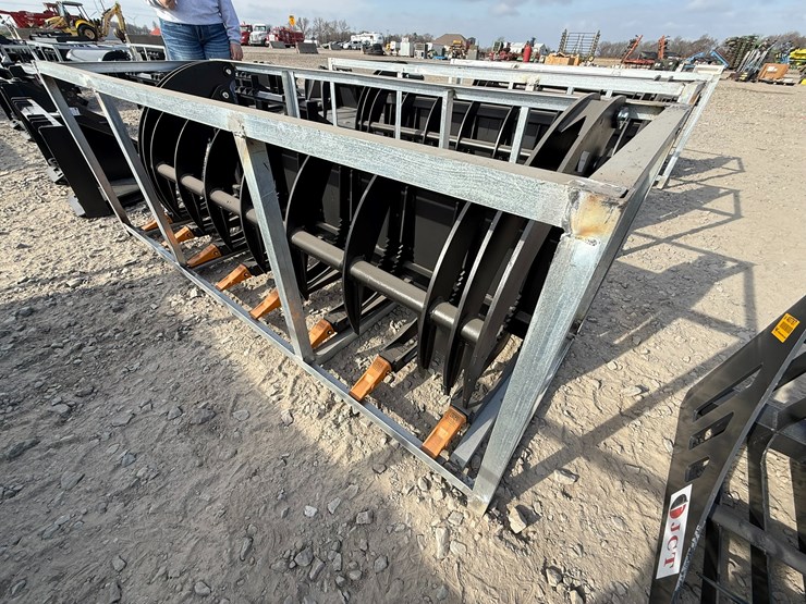 #2045-•-unused-6'-skid-steer-grapple-inv#-40825-image-1