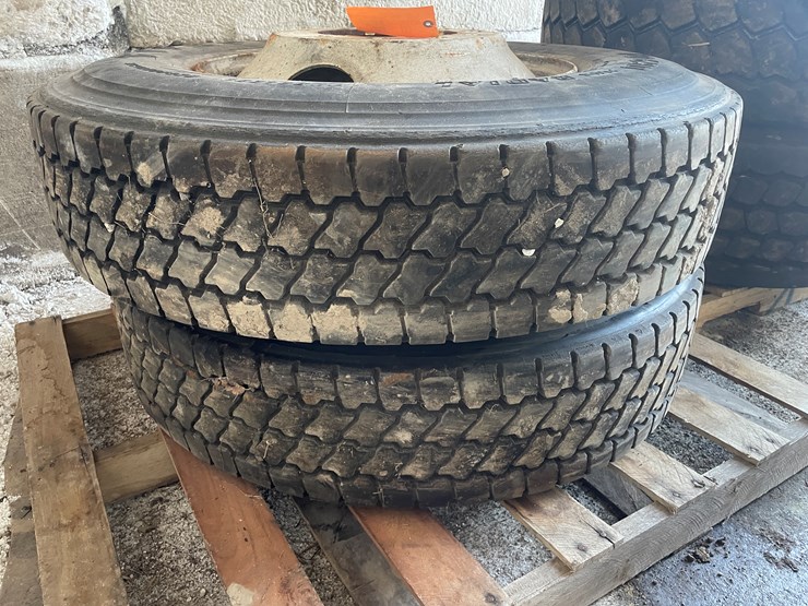 #6023-•-(2)-tires-on-10-bolt-steel-rims-image-1